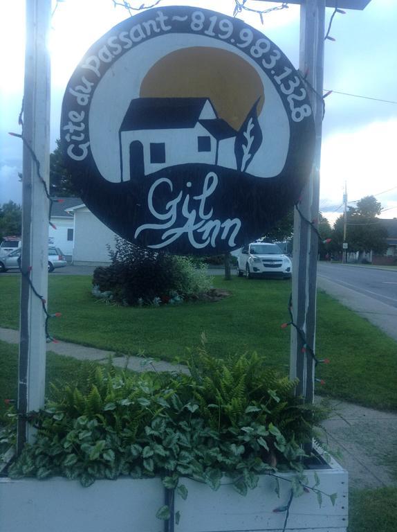 Gil Ann Acomodação com café da manhã Saint-André-Avellin Exterior foto